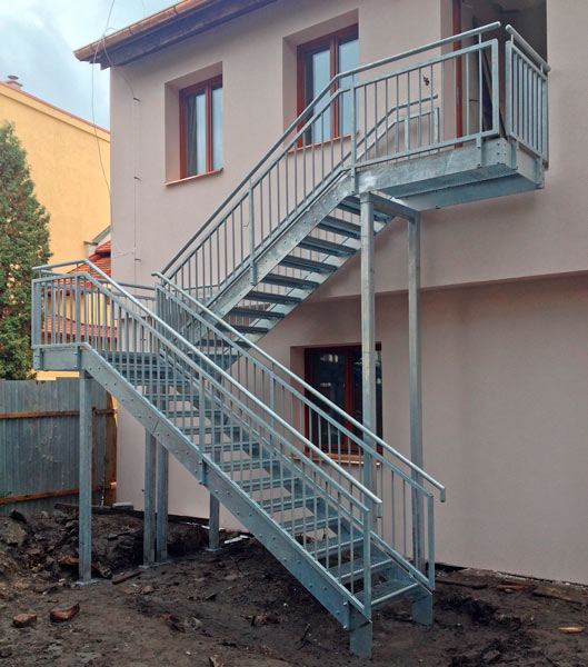 Zinkované venkovní schodiště